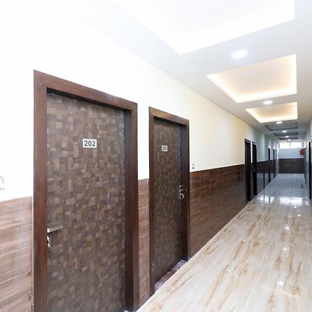 Hotel Centre Point 戈勒克布尔 外观 照片