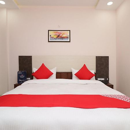 Hotel Centre Point 戈勒克布尔 外观 照片