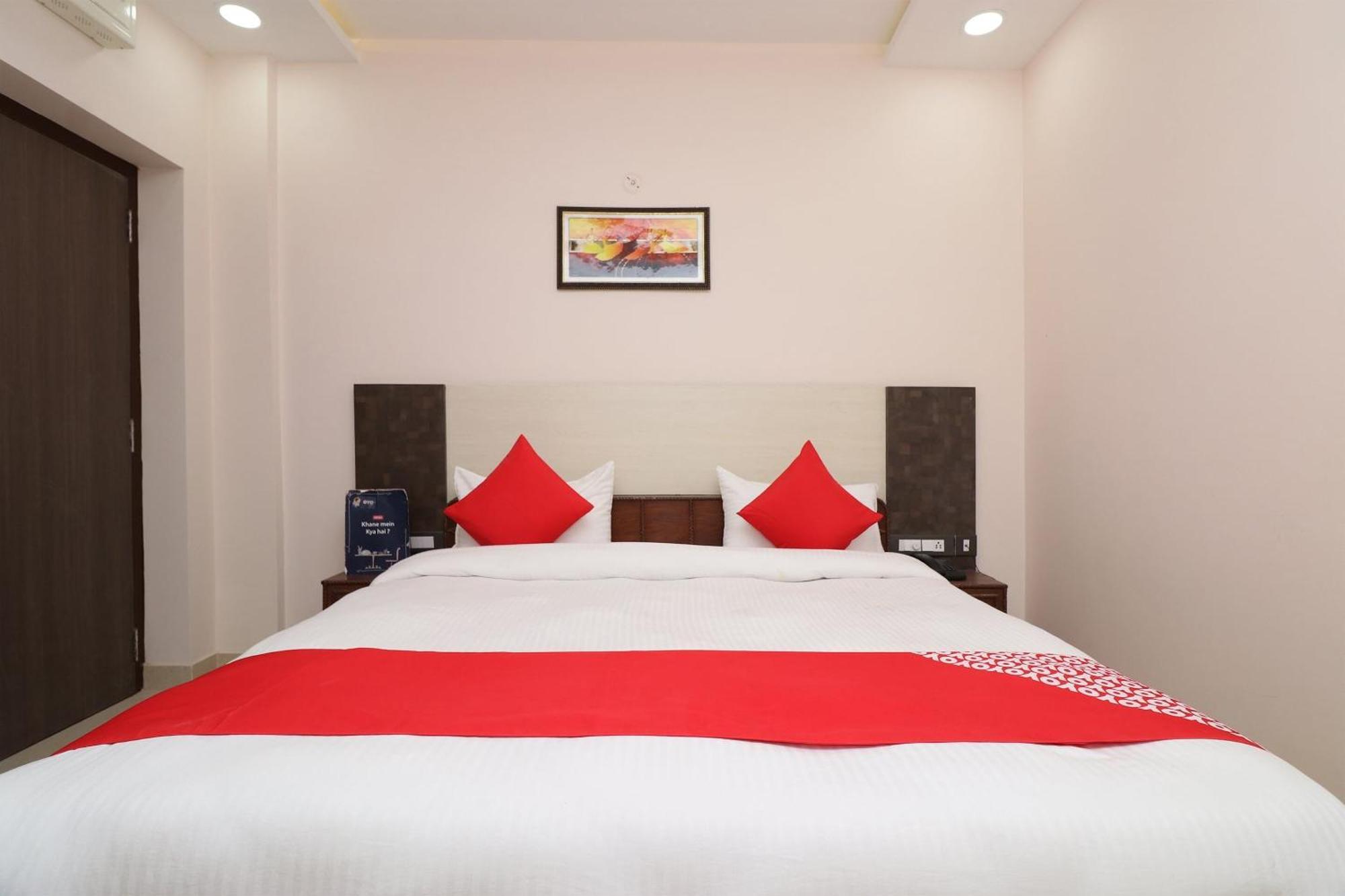 Hotel Centre Point 戈勒克布尔 外观 照片