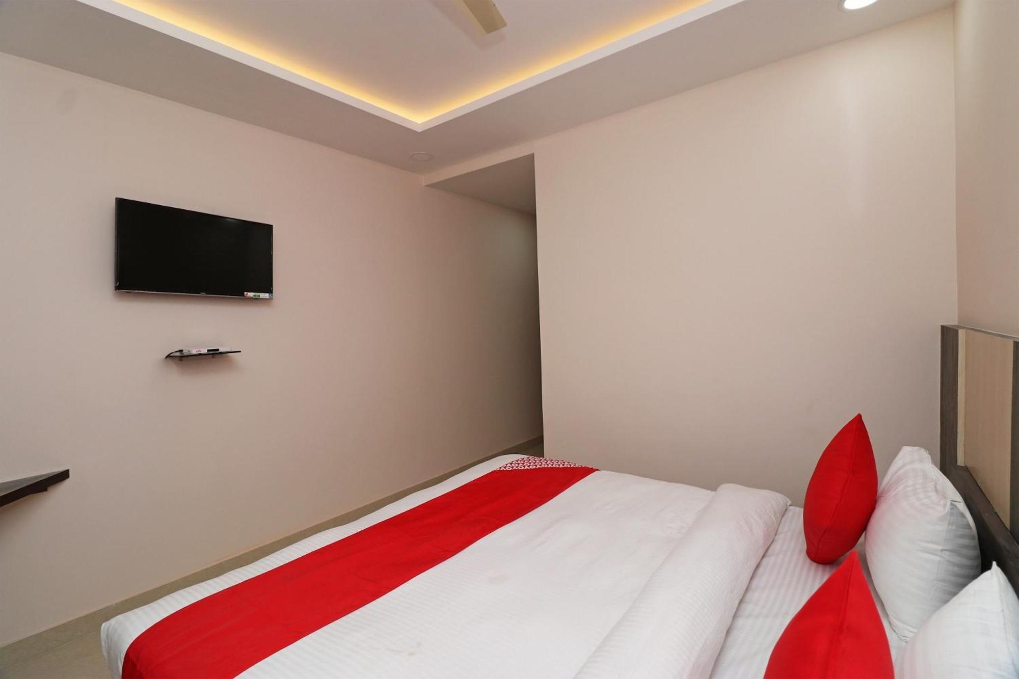 Hotel Centre Point 戈勒克布尔 外观 照片