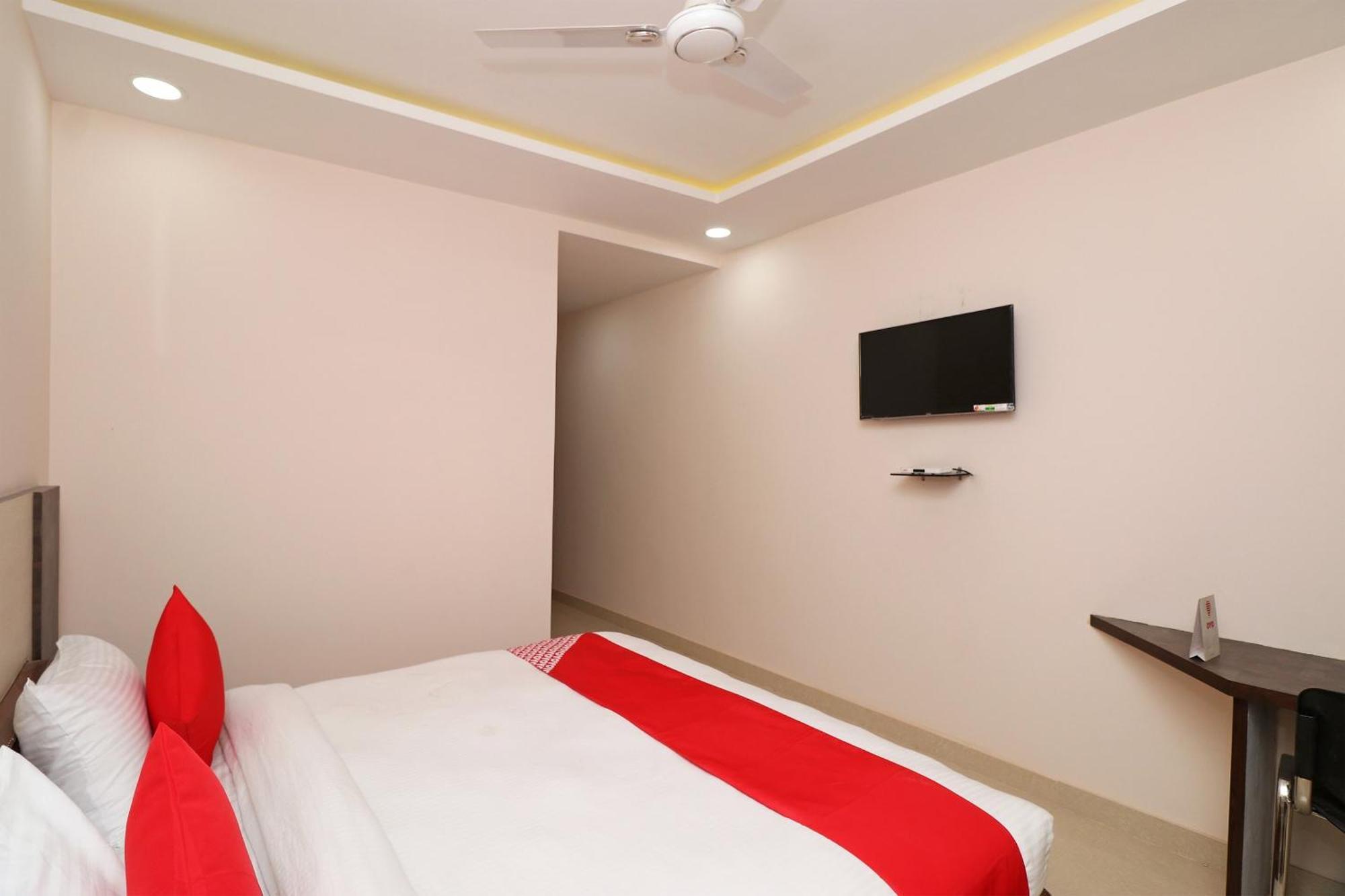 Hotel Centre Point 戈勒克布尔 外观 照片